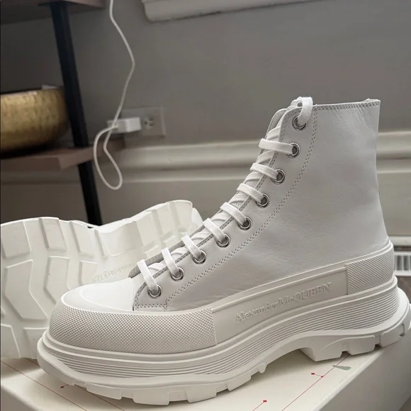 Men’s Alexander McQueen Sneakers - Picture 7 of 8